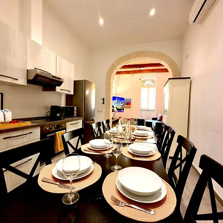 Ferienhaus Unique 4 Bedroom Townhouse Off The *