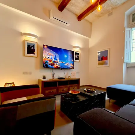 Ferienhaus Unique 4 Bedroom Townhouse Off The