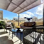 Unique 4 Bedroom Townhouse Off The Casa vacanze *