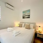 Unique 4 Bedroom Townhouse Off The Casa vacanze