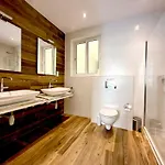 Unique 4 Bedroom Townhouse Off The *