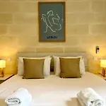 Unique 4 Bedroom Townhouse Off The *