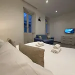 Unique 4 Bedroom Townhouse Off The Casa vacanze Sliema