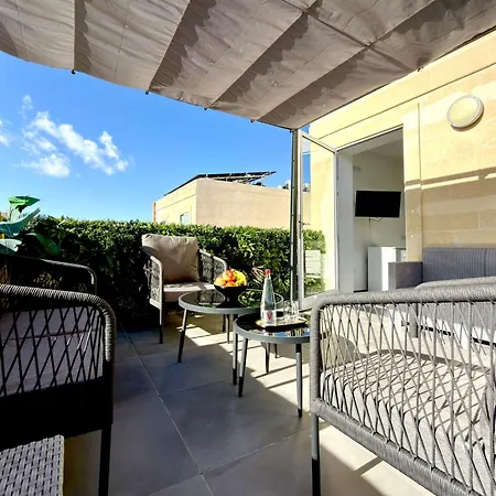 Tatil Evi Unique 4 Bedroom Townhouse Off The *