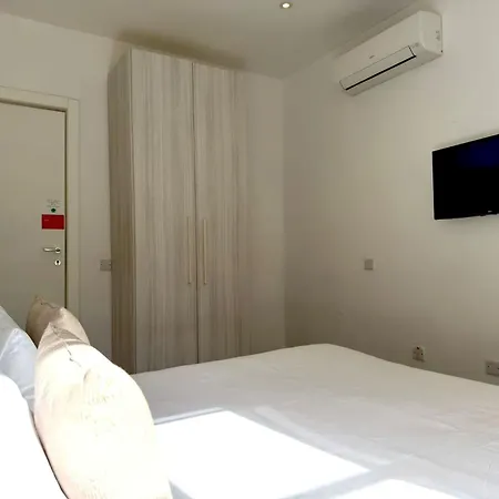 Unique 4 Bedroom Townhouse Off The *