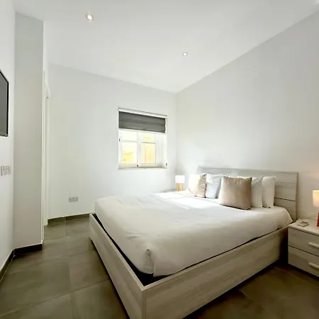Unique 4 Bedroom Townhouse Off The Sliema