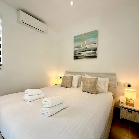 Unique 4 Bedroom Townhouse Off The بيت للعطل