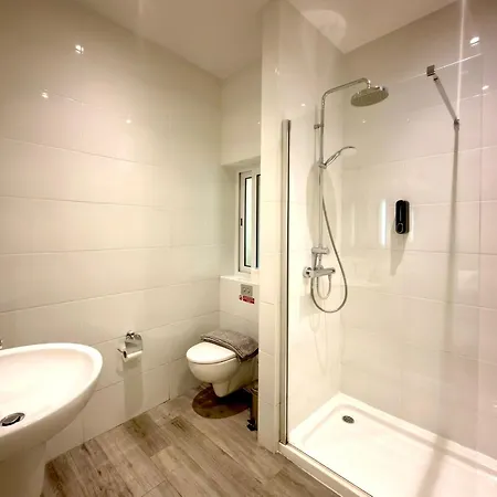 Unique 4 Bedroom Townhouse Off The * سليمة