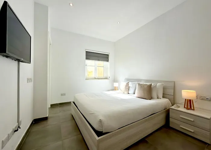 Unique 4 Bedroom Townhouse Off The Sliema