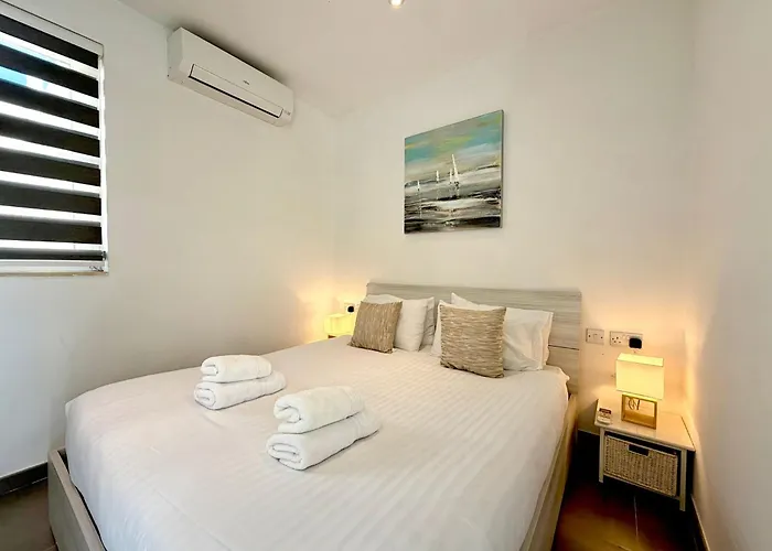 Unique 4 Bedroom Townhouse Off The Casa vacanze