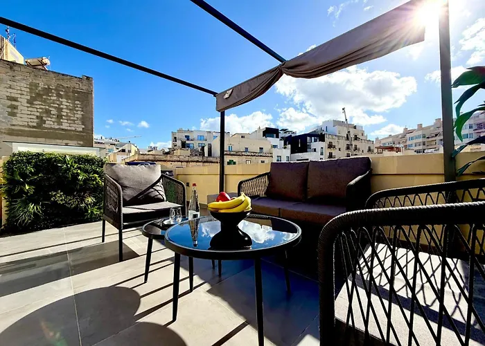 Unique 4 Bedroom Townhouse Off The * Sliema