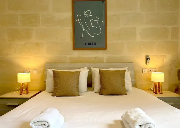 Unique 4 Bedroom Townhouse Off The *