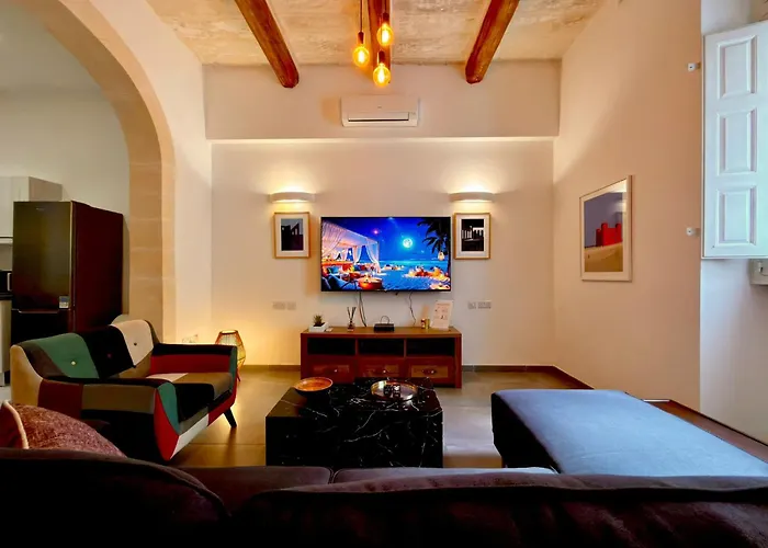 Dom wakacyjny Unique 4 Bedroom Townhouse Off The *