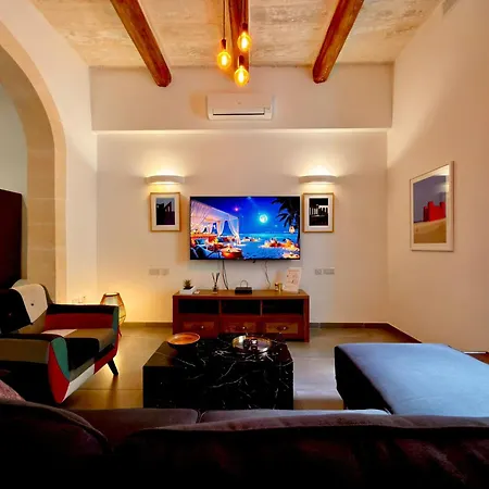 펜션 Unique 4 Bedroom Townhouse Off The *